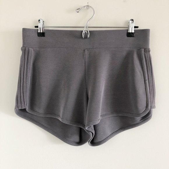Athleta Pants - Athleta Serenity Shortie High Rise Pull On Soft Short S